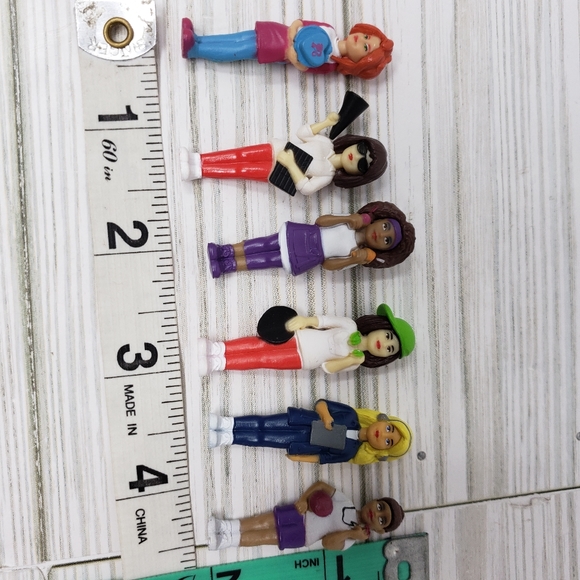 Barbie Career Mini Dolls 6 - Picture 3 of 14